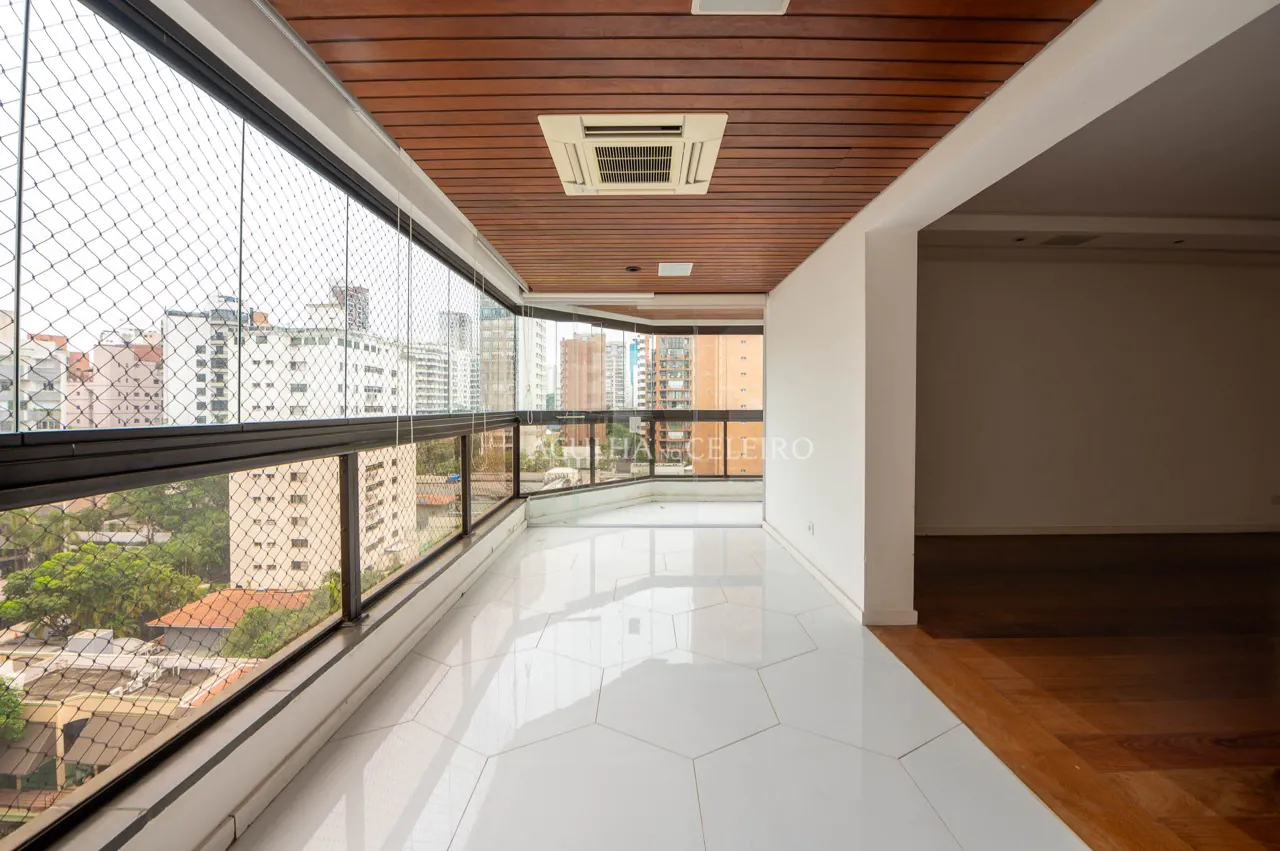 Apartamento com 4 suítes a 600 metros do Parque Ibirapuera à venda em Moema Pássaros. – 13881