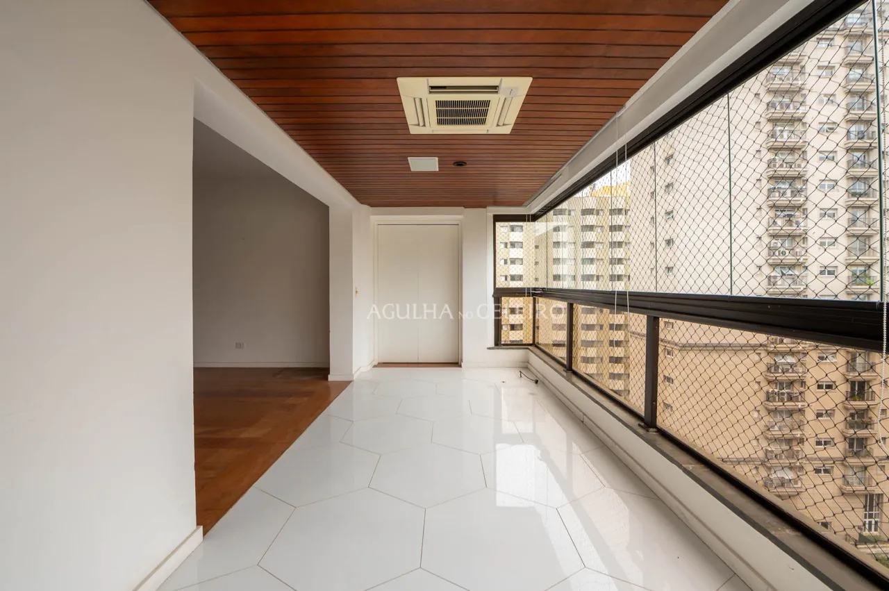 Apartamento com 4 suítes a 600 metros do Parque Ibirapuera à venda em Moema Pássaros. – 13881