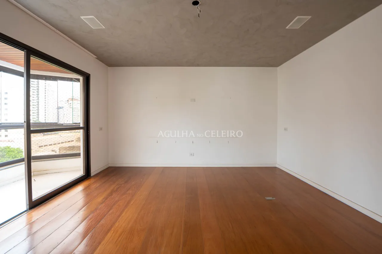 Apartamento com 4 suítes a 600 metros do Parque Ibirapuera à venda em Moema Pássaros. – 13881