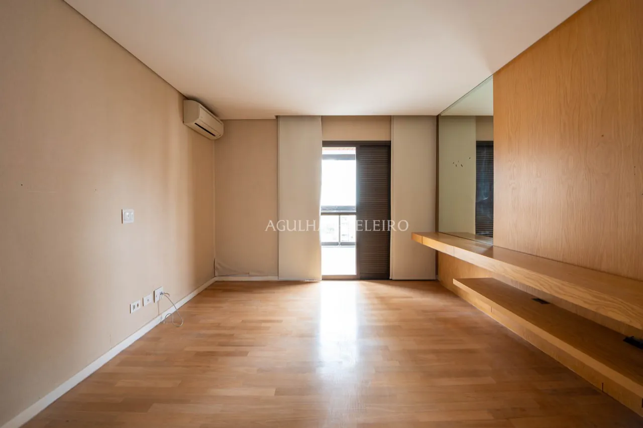 Apartamento com 4 suítes a 600 metros do Parque Ibirapuera à venda em Moema Pássaros. – 13881