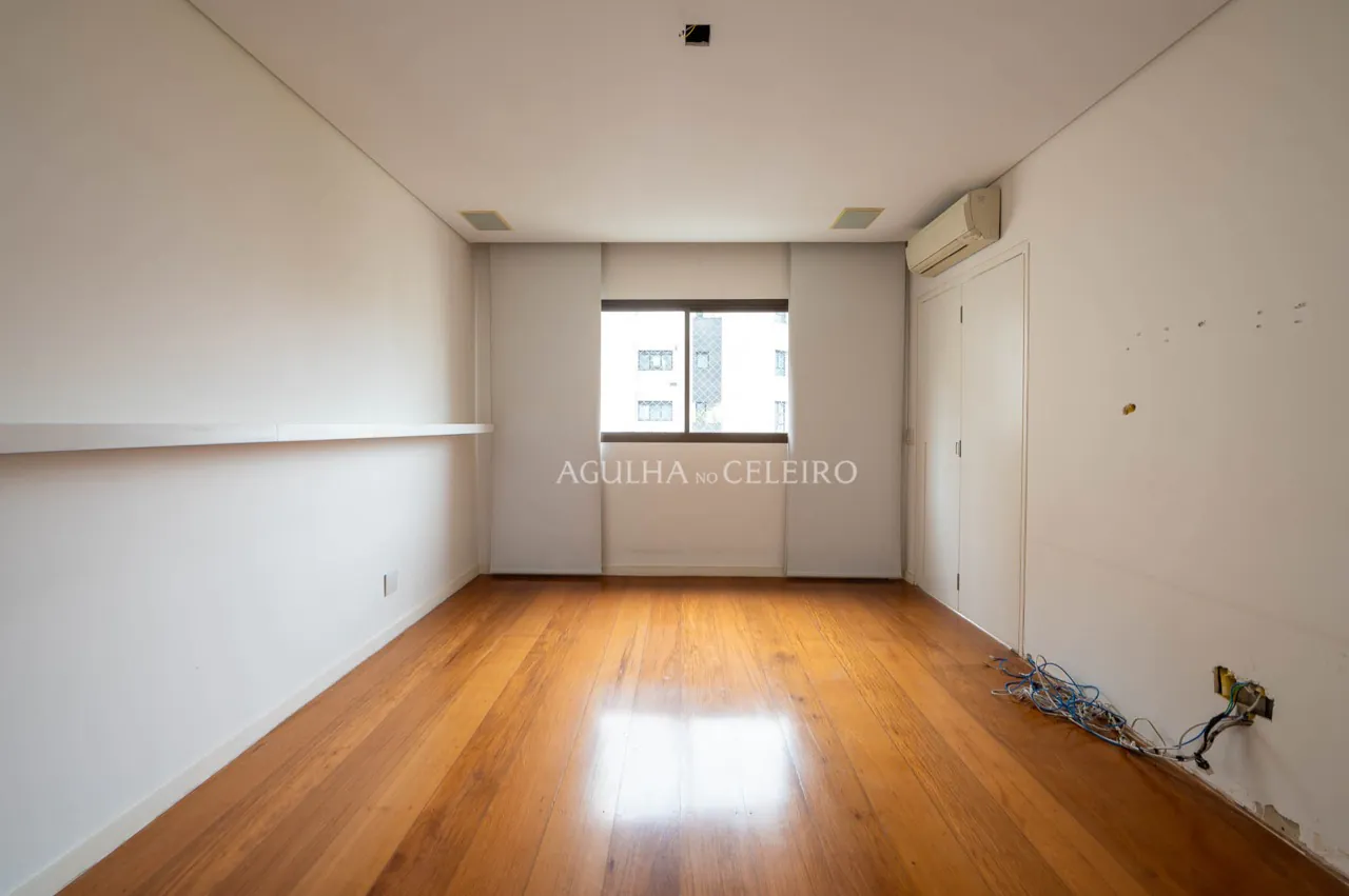 Apartamento com 4 suítes a 600 metros do Parque Ibirapuera à venda em Moema Pássaros. – 13881