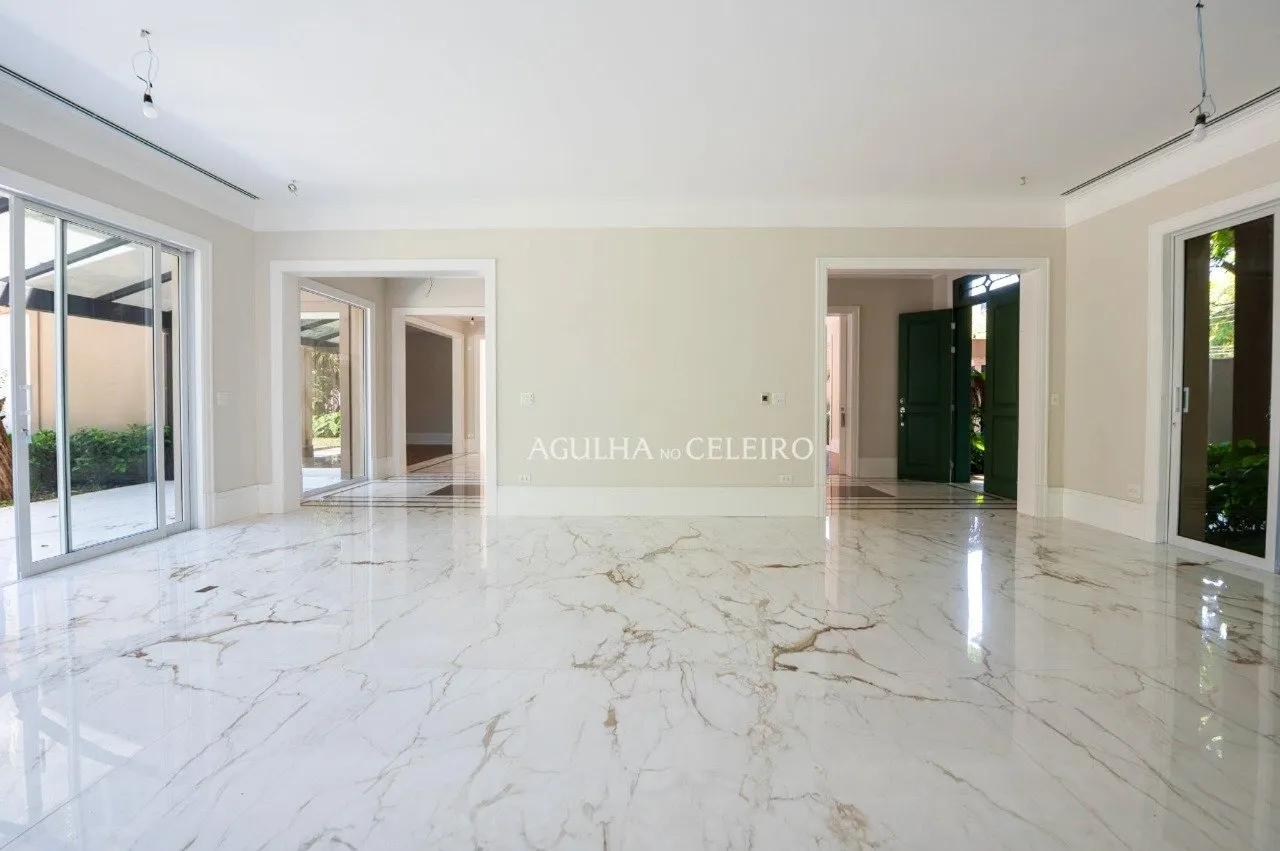 Casa impecável à venda no Jardim America. – 15931