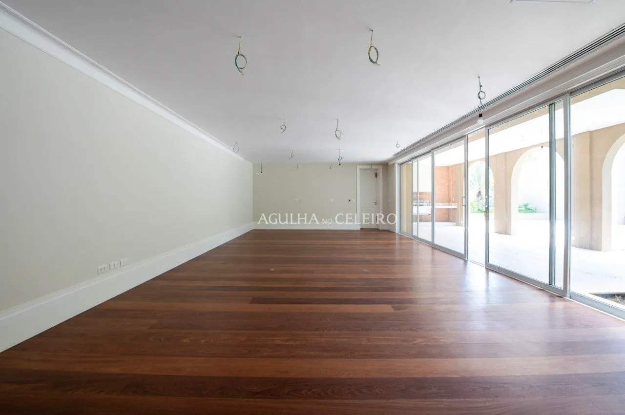 Casa impecável à venda no Jardim America. – 15931