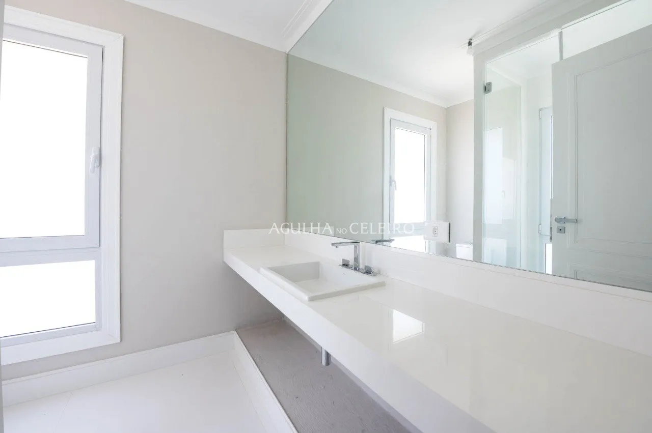 Casa impecável à venda no Jardim America. – 15931