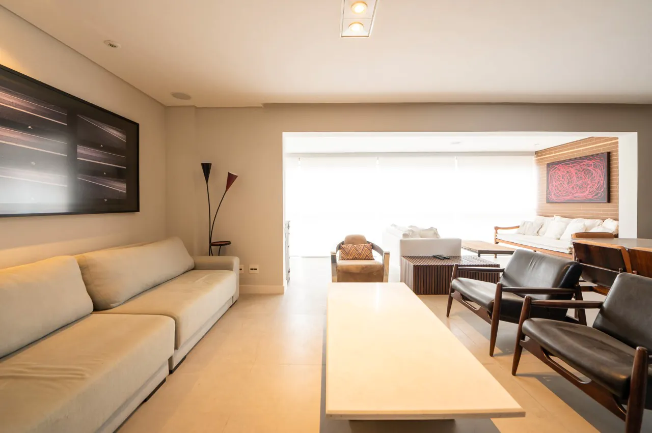 Apartamento reformado à venda na Vila Olímpia. – AP2340