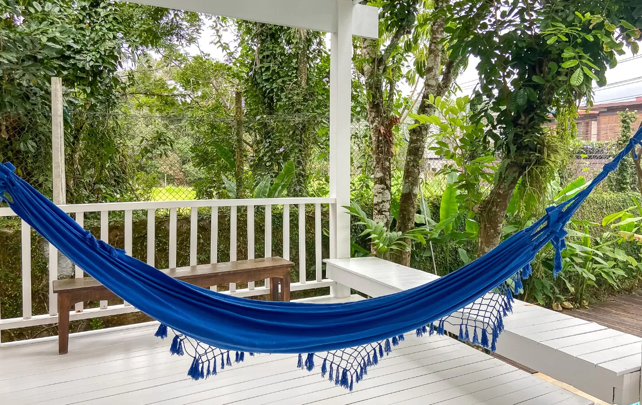 casa-a-50-metros-do-mar-na-praia-da-baleia-projetada-por-gui-mattos-18226-2