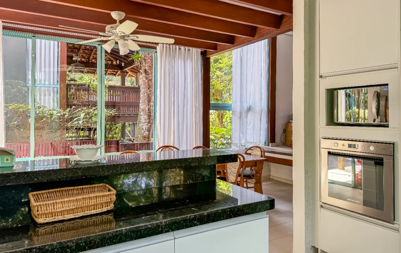 casa-charmosa-em-condominio-rodeado-pelo-verde-e-a-poucos-passos-da-praia-de-camburi-18174-7