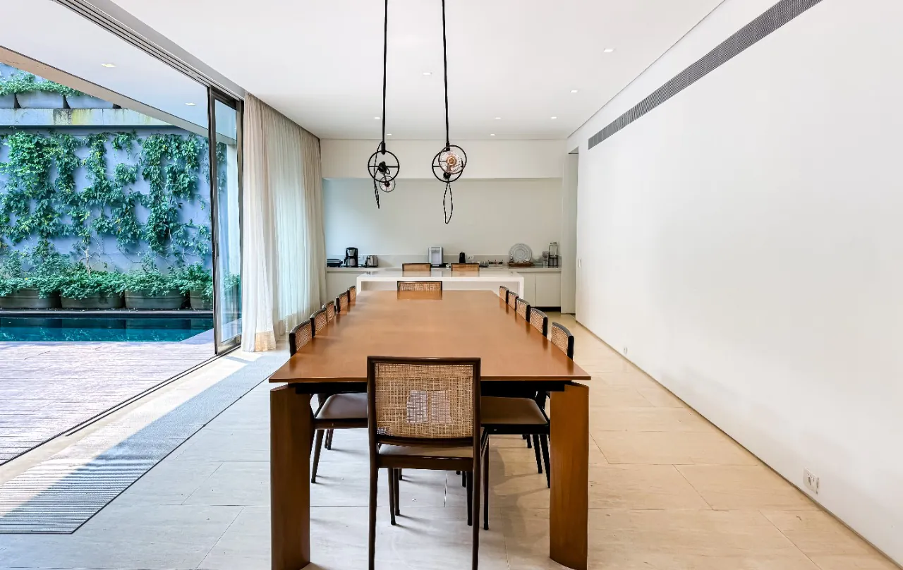 casa-com-arquitetura-contemporanea-ambientes-integrados-ha-poucos-passos-da-praia-da-baleia-18186-11