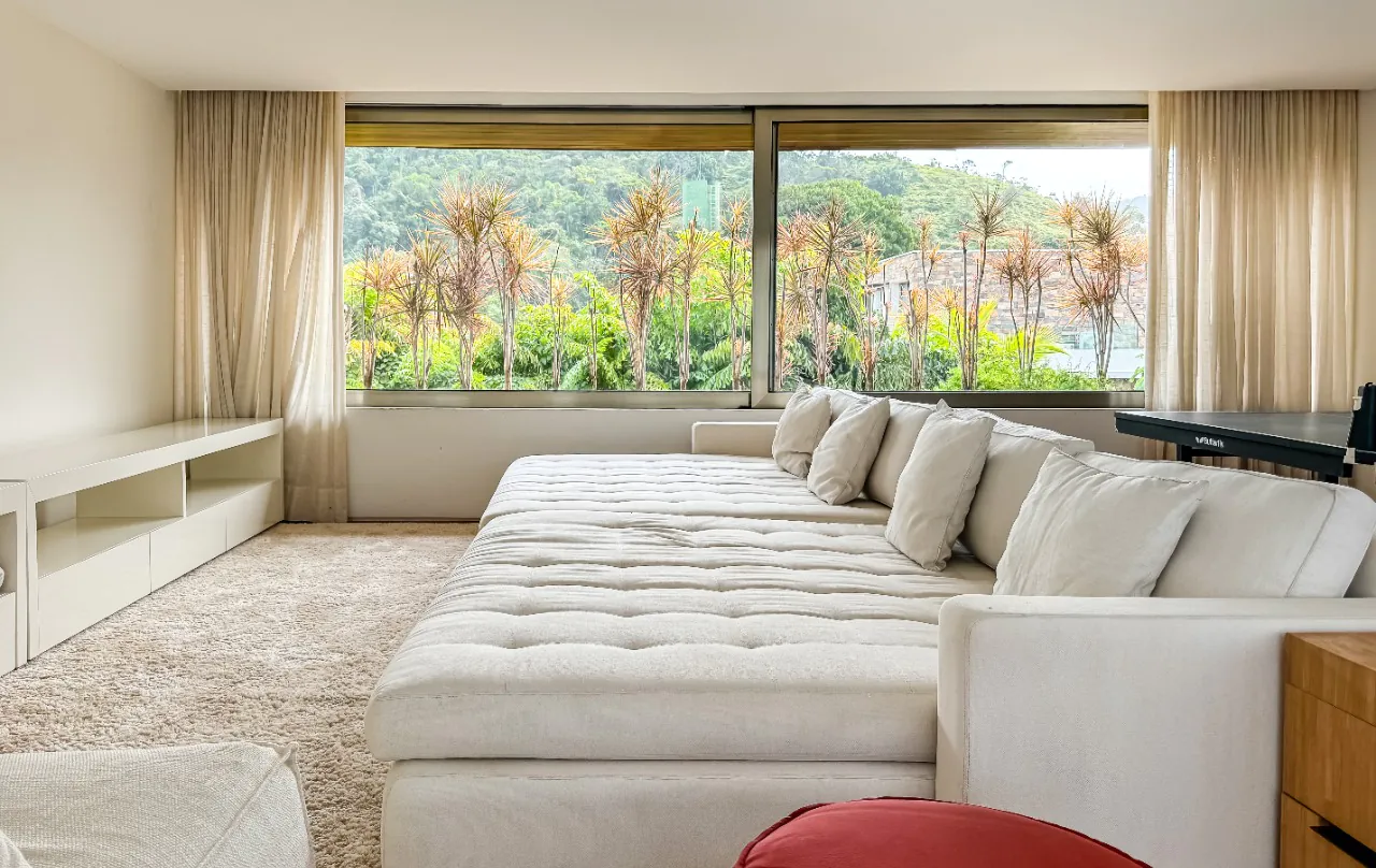 casa-com-arquitetura-contemporanea-ambientes-integrados-ha-poucos-passos-da-praia-da-baleia-18186-12