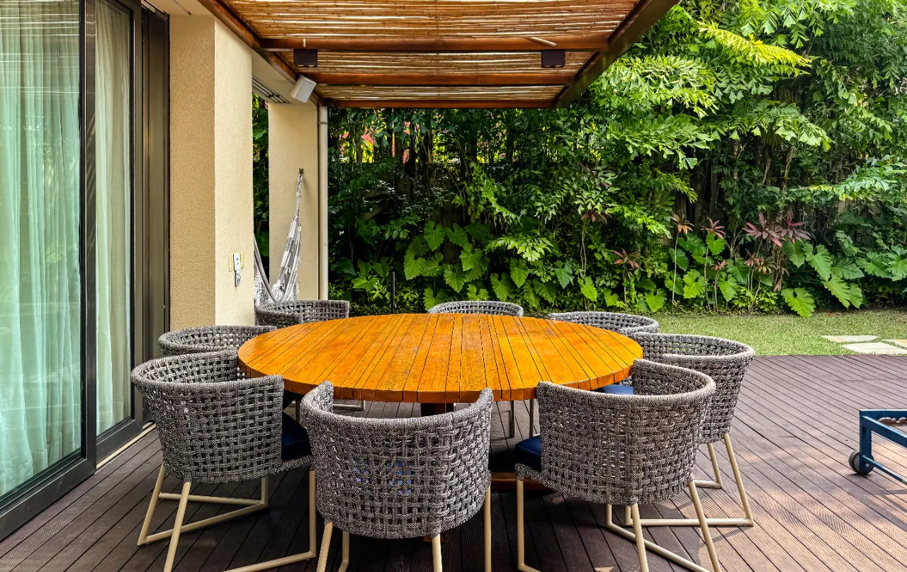 casa-com-arquitetura-contemporanea-ambientes-integrados-ha-poucos-passos-da-praia-da-baleia-18186-4