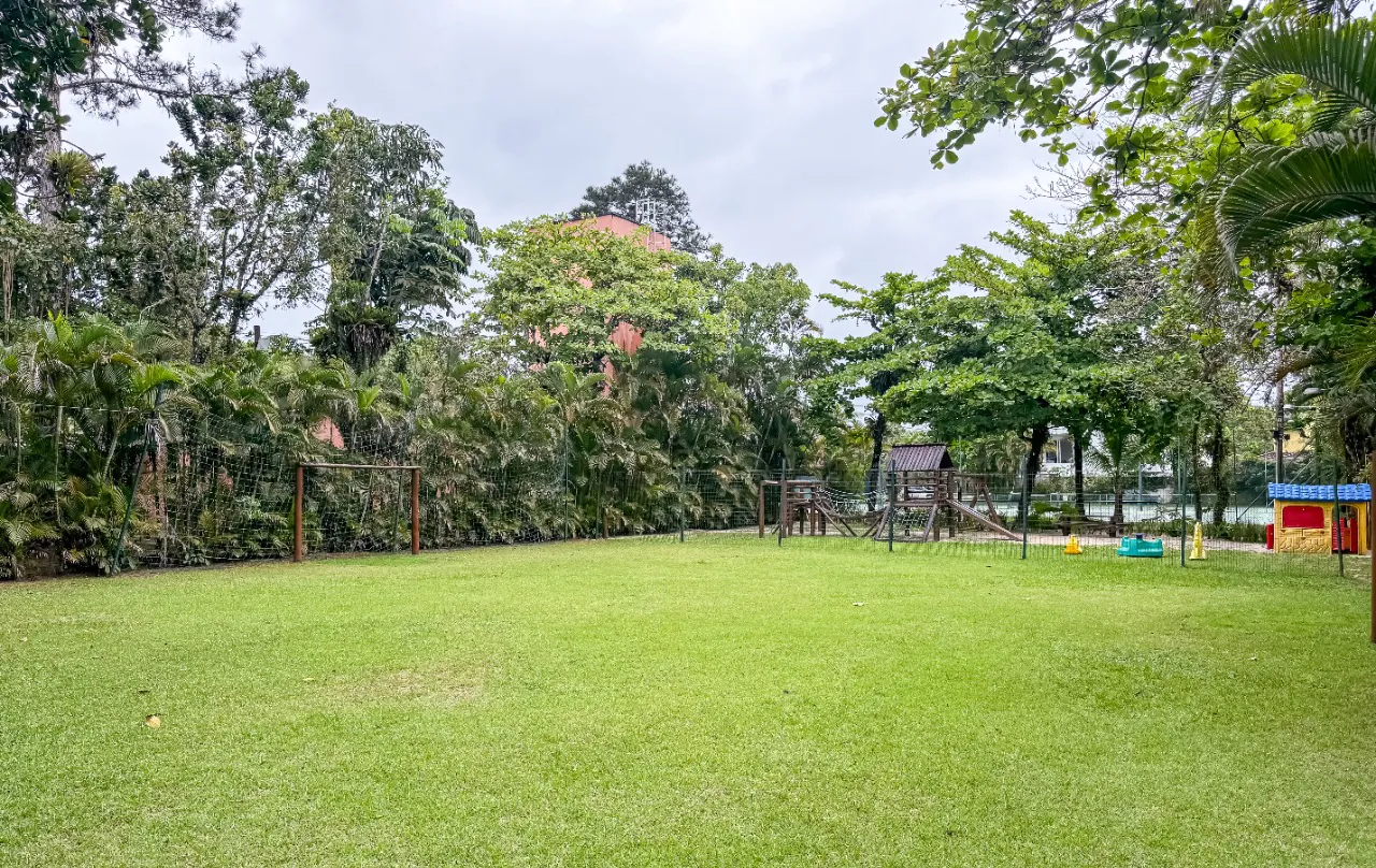 casa-com-piscina-e-jardim-delicioso-em-condominio-de-frente-para-o-mar-na-praia-da-baleia-18182-16