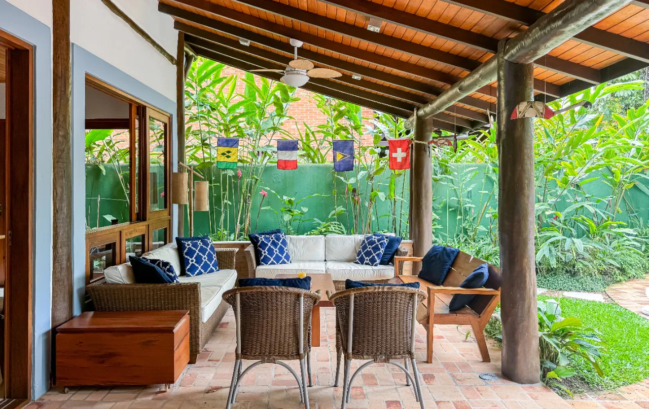 casa-com-piscina-e-jardim-delicioso-em-condominio-de-frente-para-o-mar-na-praia-da-baleia-18182-2