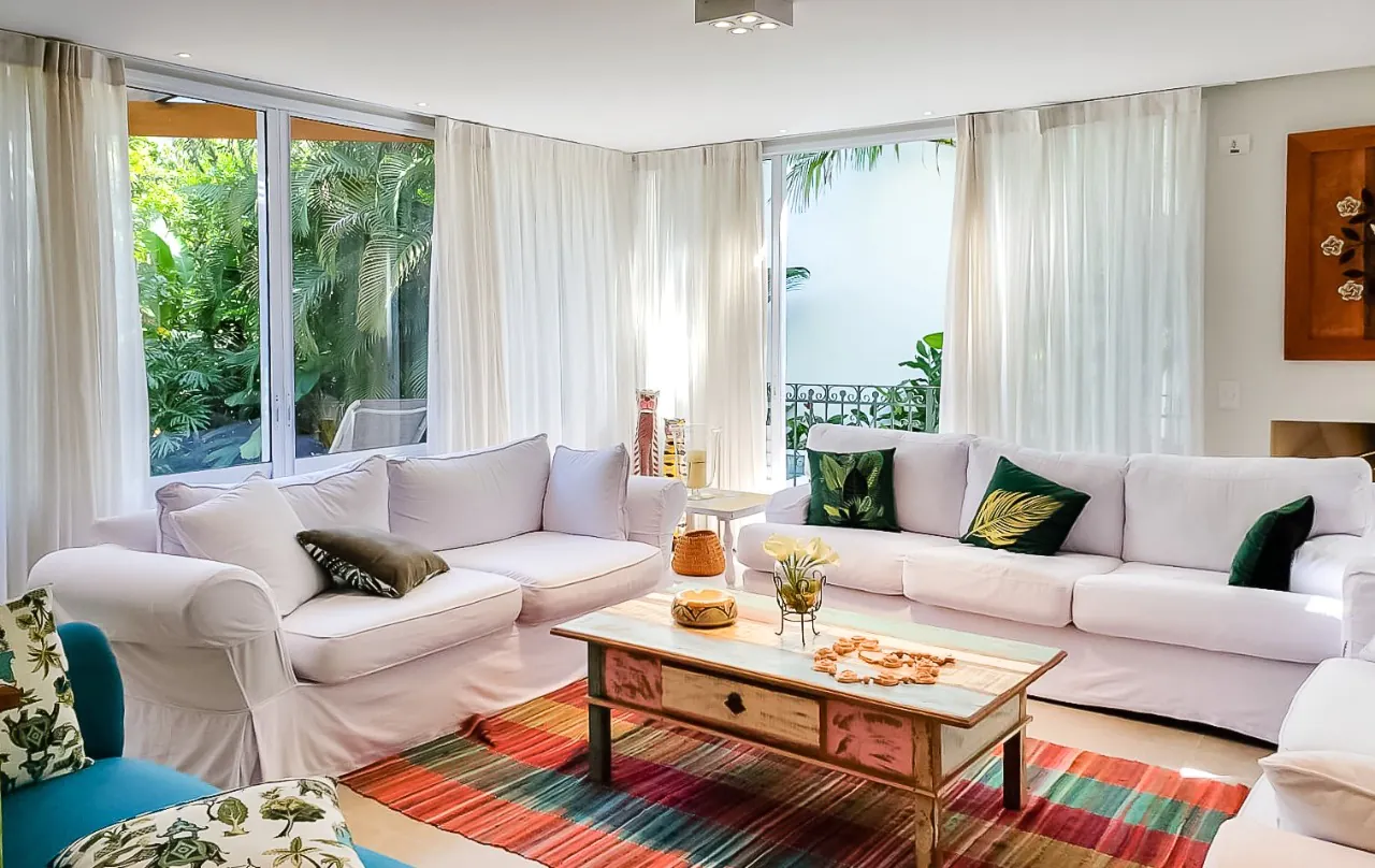 casa-com-projeto-charmoso-e-area-externa-com-churrasqueira-e-piscina-na-praia-de-juquehy-18222-6