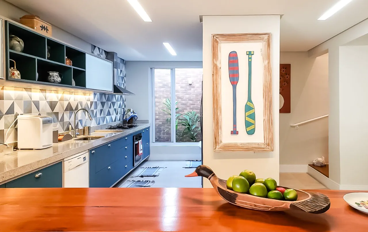 casa-com-projeto-charmoso-e-area-externa-com-churrasqueira-e-piscina-na-praia-de-juquehy-18222-7