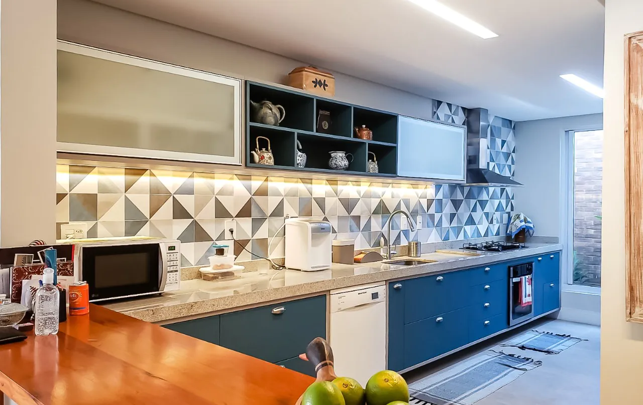 casa-com-projeto-charmoso-e-area-externa-com-churrasqueira-e-piscina-na-praia-de-juquehy-18222-8