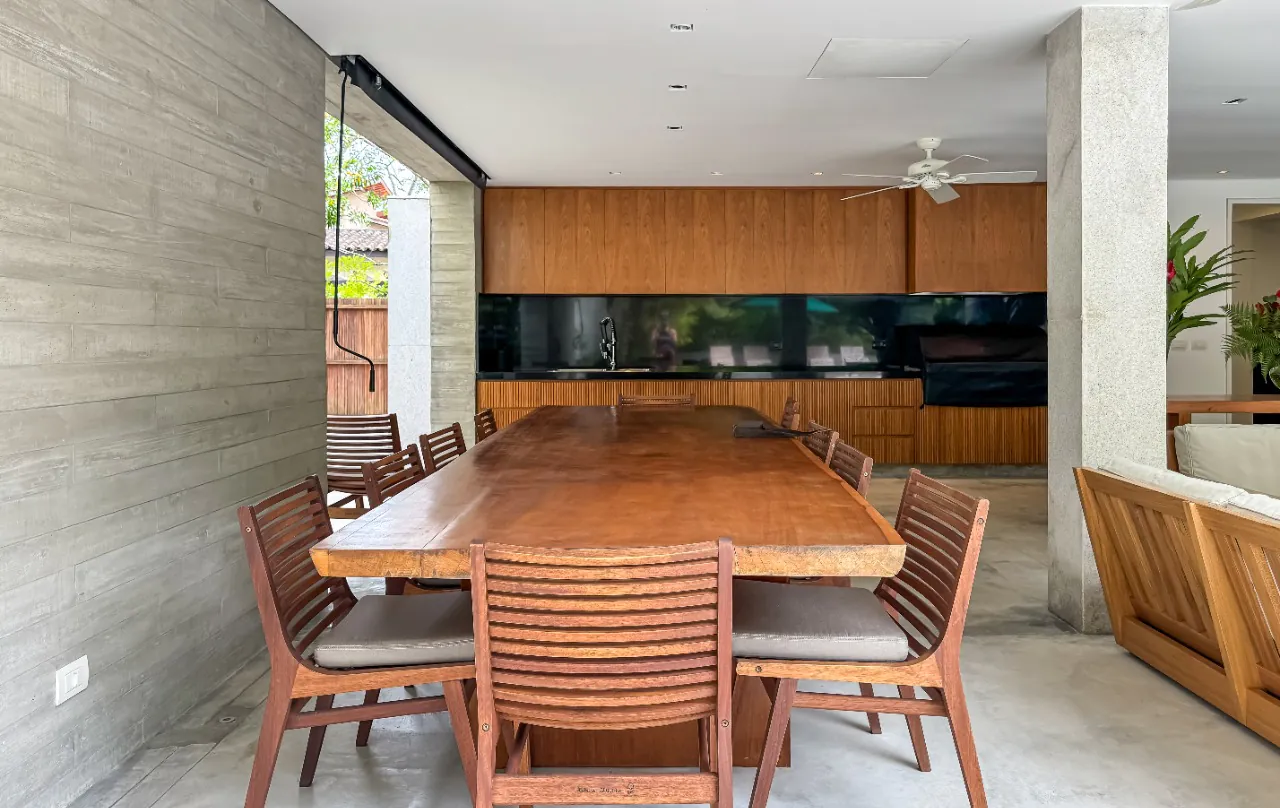 casa-com-projeto-modernista-piscina-e-jardim-encantador-em-condominio-com-lazer-na-praia-da-baleia-18183-10