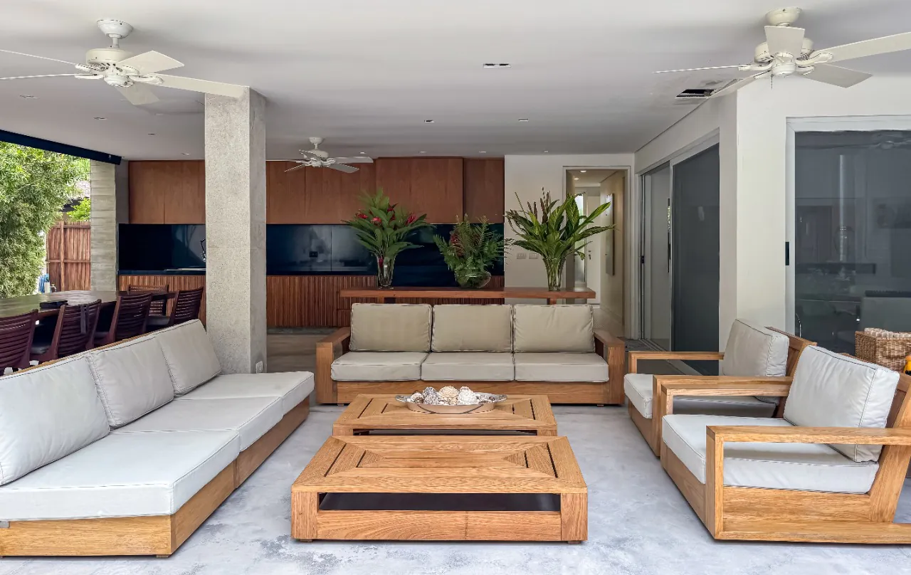 casa-com-projeto-modernista-piscina-e-jardim-encantador-em-condominio-com-lazer-na-praia-da-baleia-18183-4