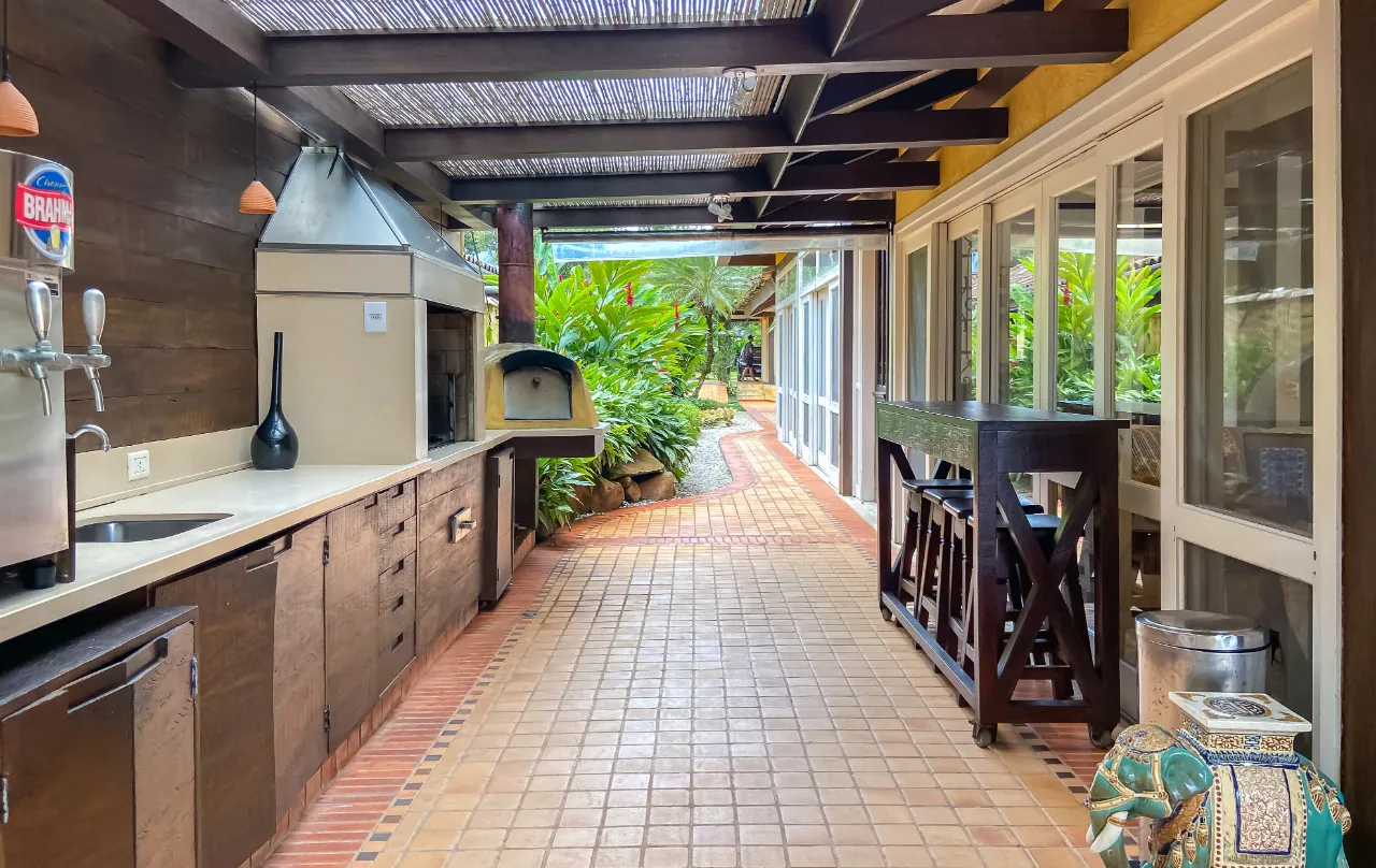 casa-em-condominio-com-piscina-e-jardim-delicioso-e-vista-para-o-mar-em-camburizinho-18176-14