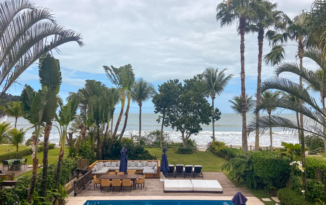 casa-em-condominio-com-piscina-e-jardim-delicioso-e-vista-para-o-mar-em-camburizinho-18176-17