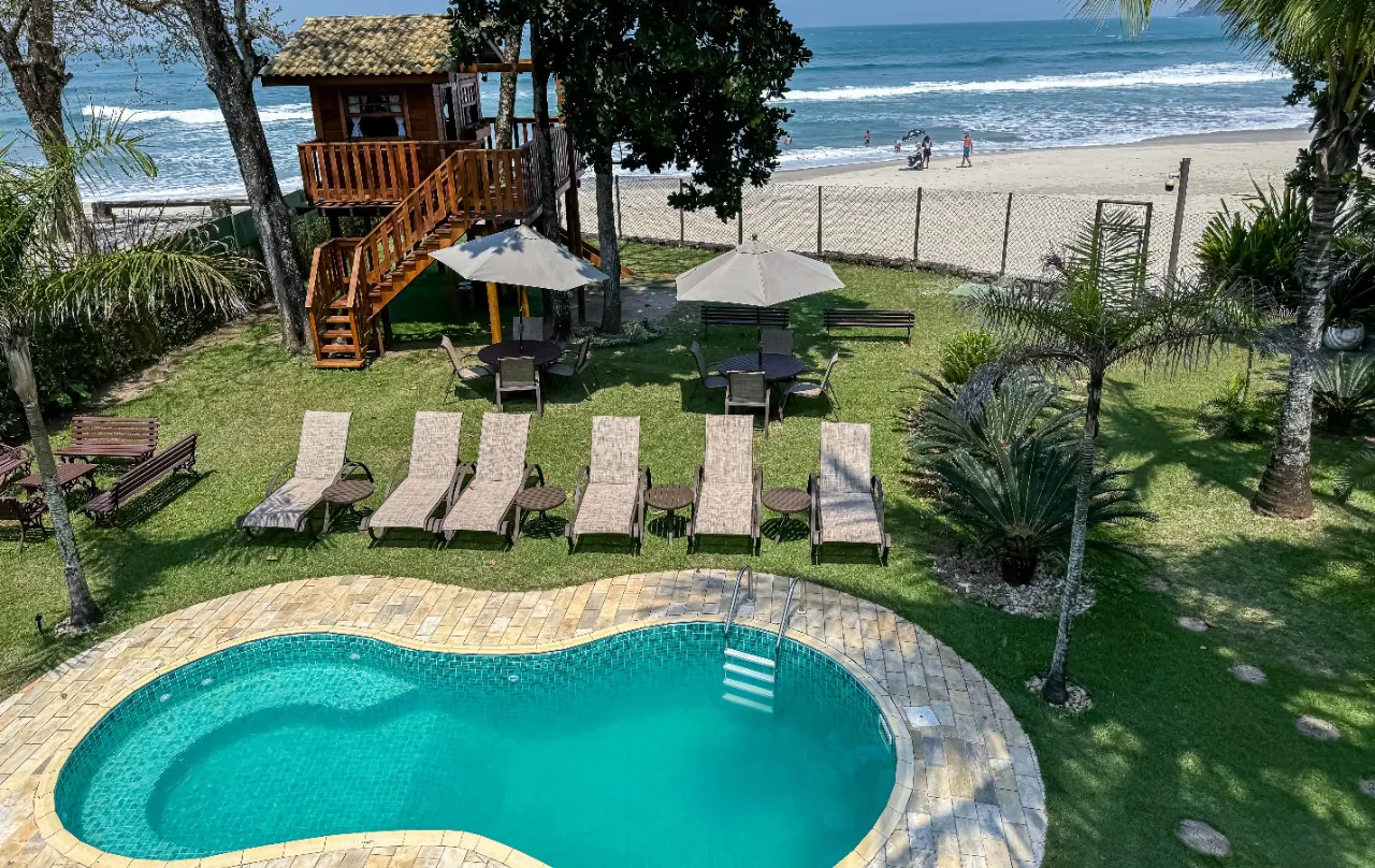 casa-pe-na-areia-com-piscina-e-jardim-deliciosos-no-melhor-lugar-da-praia-de-camburi-18173-14