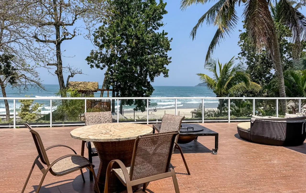 casa-pe-na-areia-com-piscina-e-jardim-deliciosos-no-melhor-lugar-da-praia-de-camburi-18173-2