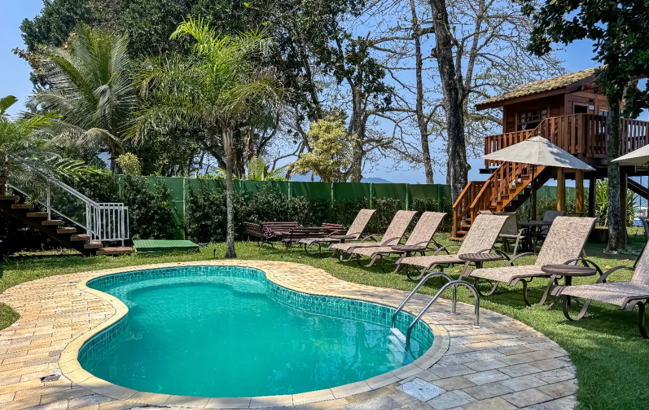 casa-pe-na-areia-com-piscina-e-jardim-deliciosos-no-melhor-lugar-da-praia-de-camburi-18173-3