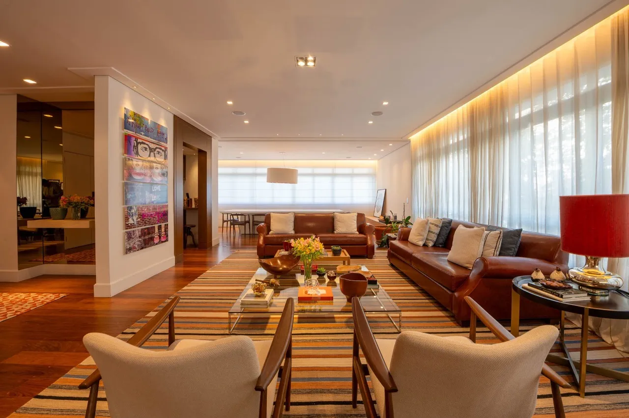 Apartamento elegante com planta quadrada e espaços amplos no Jardim América – 17088