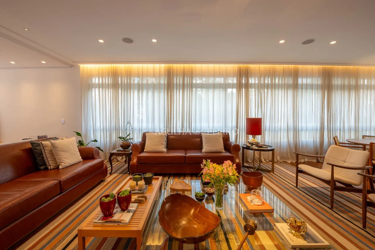 Apartamento elegante com planta quadrada e espaços amplos no Jardim América – 17088