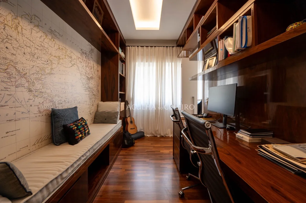 Apartamento elegante com planta quadrada e espaços amplos no Jardim América – 17088