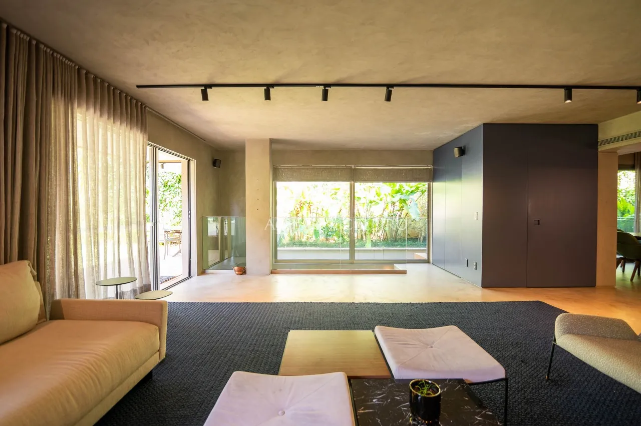 Casa deslumbrante à venda no Alto de Pinheiros. – 18024