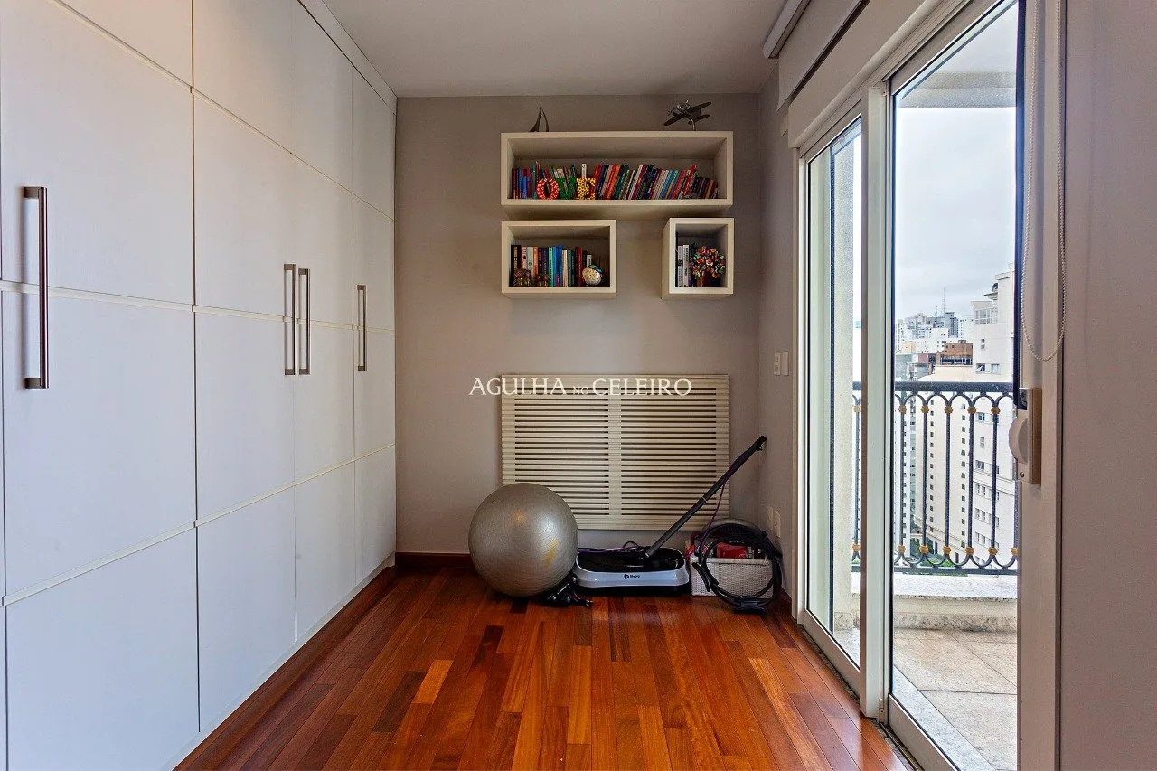 Apartamento com sacada à venda no Jardim Paulista. – 18123