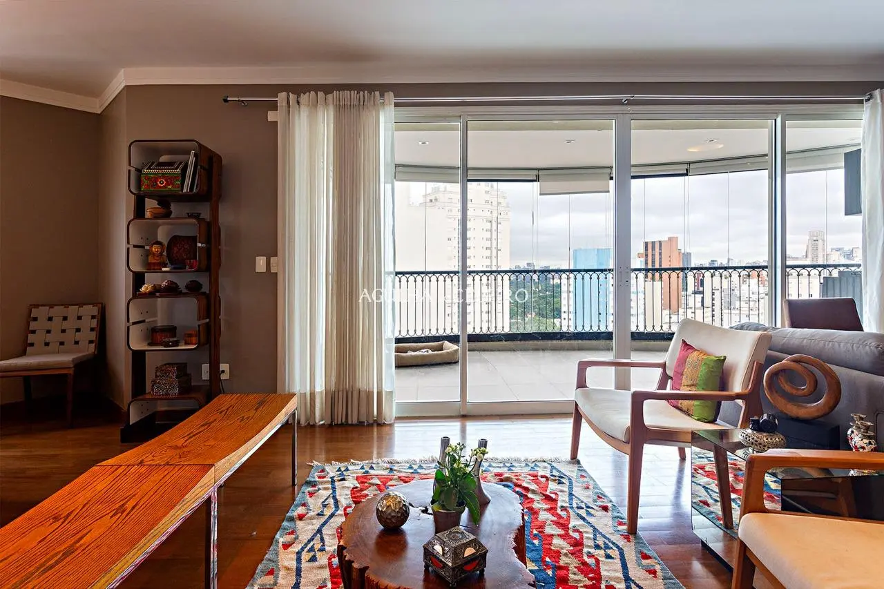 Apartamento com sacada à venda no Jardim Paulista. – 18123
