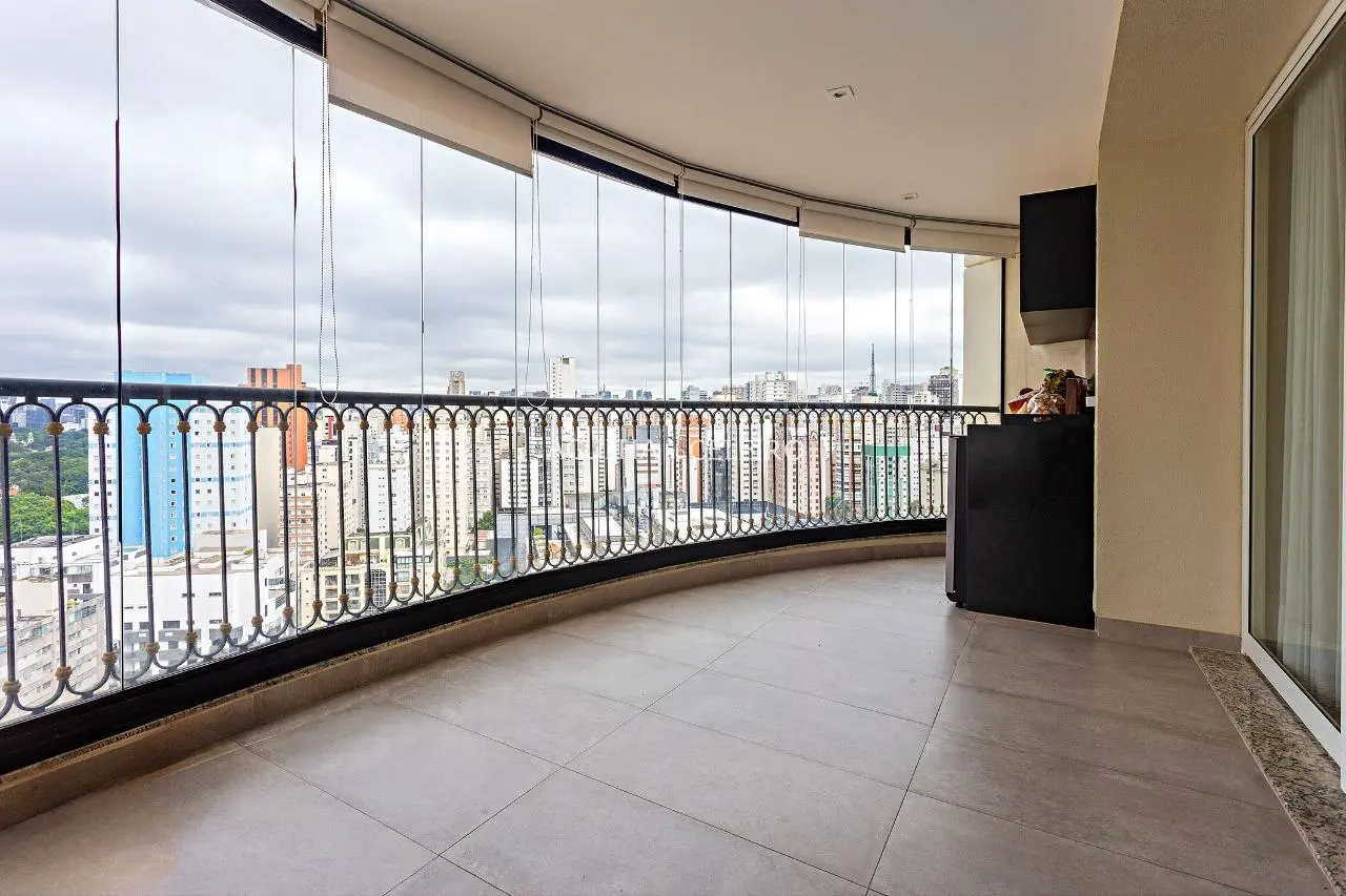 Apartamento com sacada à venda no Jardim Paulista. – 18123