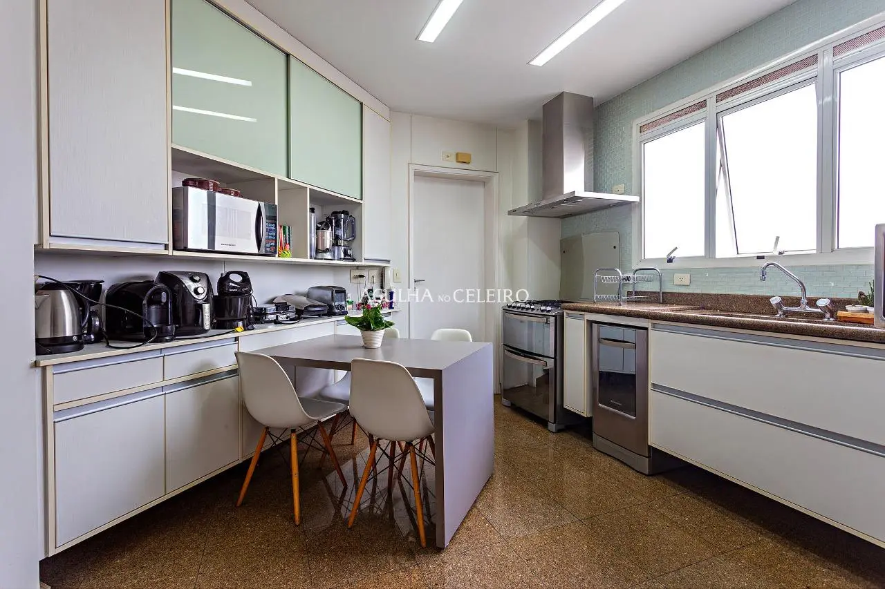 Apartamento com sacada à venda no Jardim Paulista. – 18123