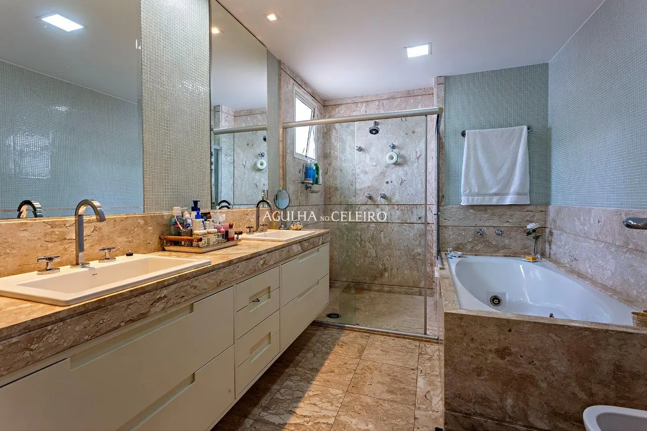 Apartamento com sacada à venda no Jardim Paulista. – 18123