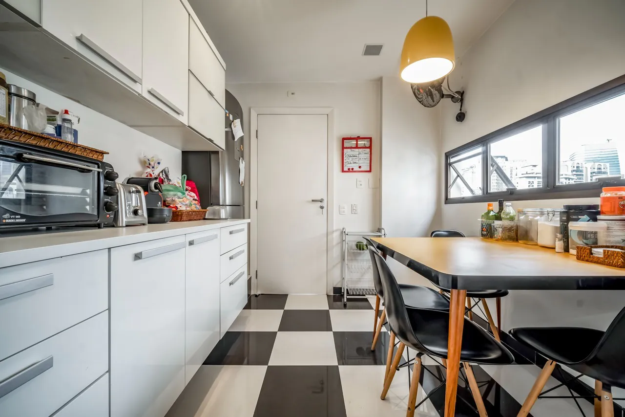 Apartamento a venda na melhor rua do Itaim. – 18133