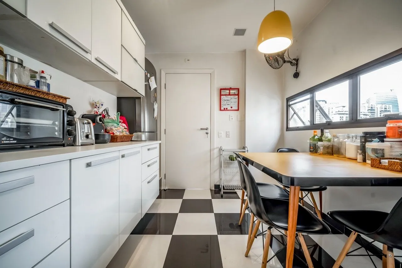 Apartamento a venda na melhor rua do Itaim. – 18133