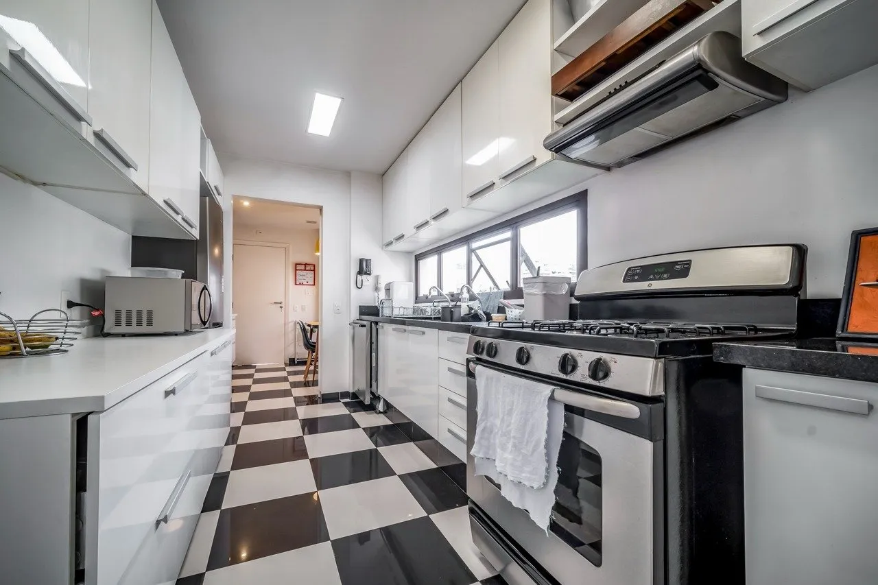 Apartamento a venda na melhor rua do Itaim. – 18133