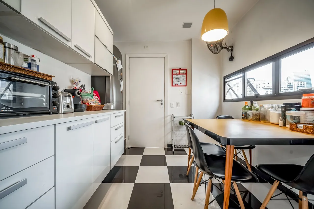 Apartamento a venda na melhor rua do Itaim. – 18133