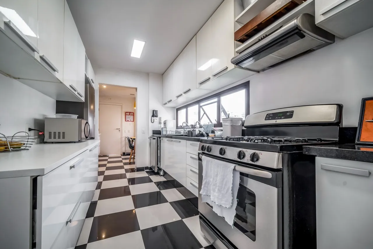 Apartamento a venda na melhor rua do Itaim. – 18133