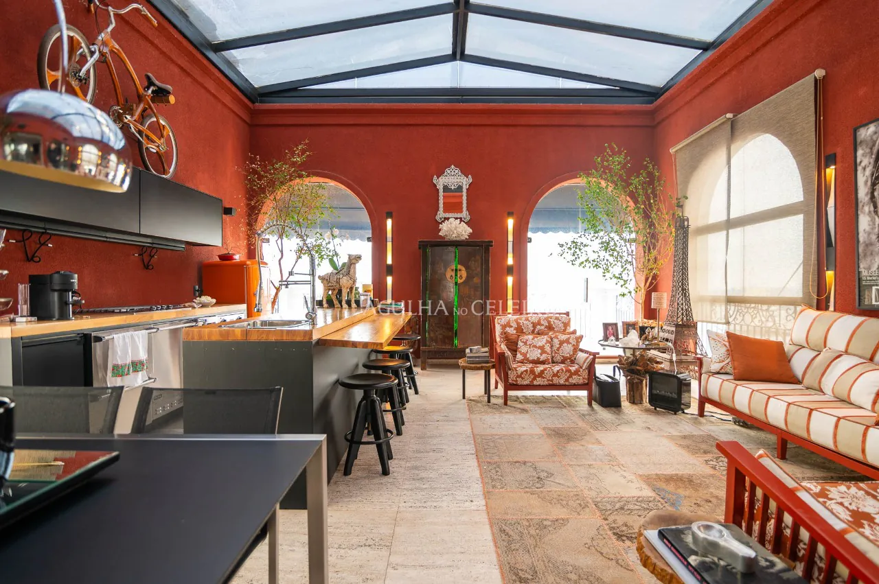 Cobertura deslumbrante em prédio cobiçado, no miolo do Jardim América. – CO0835