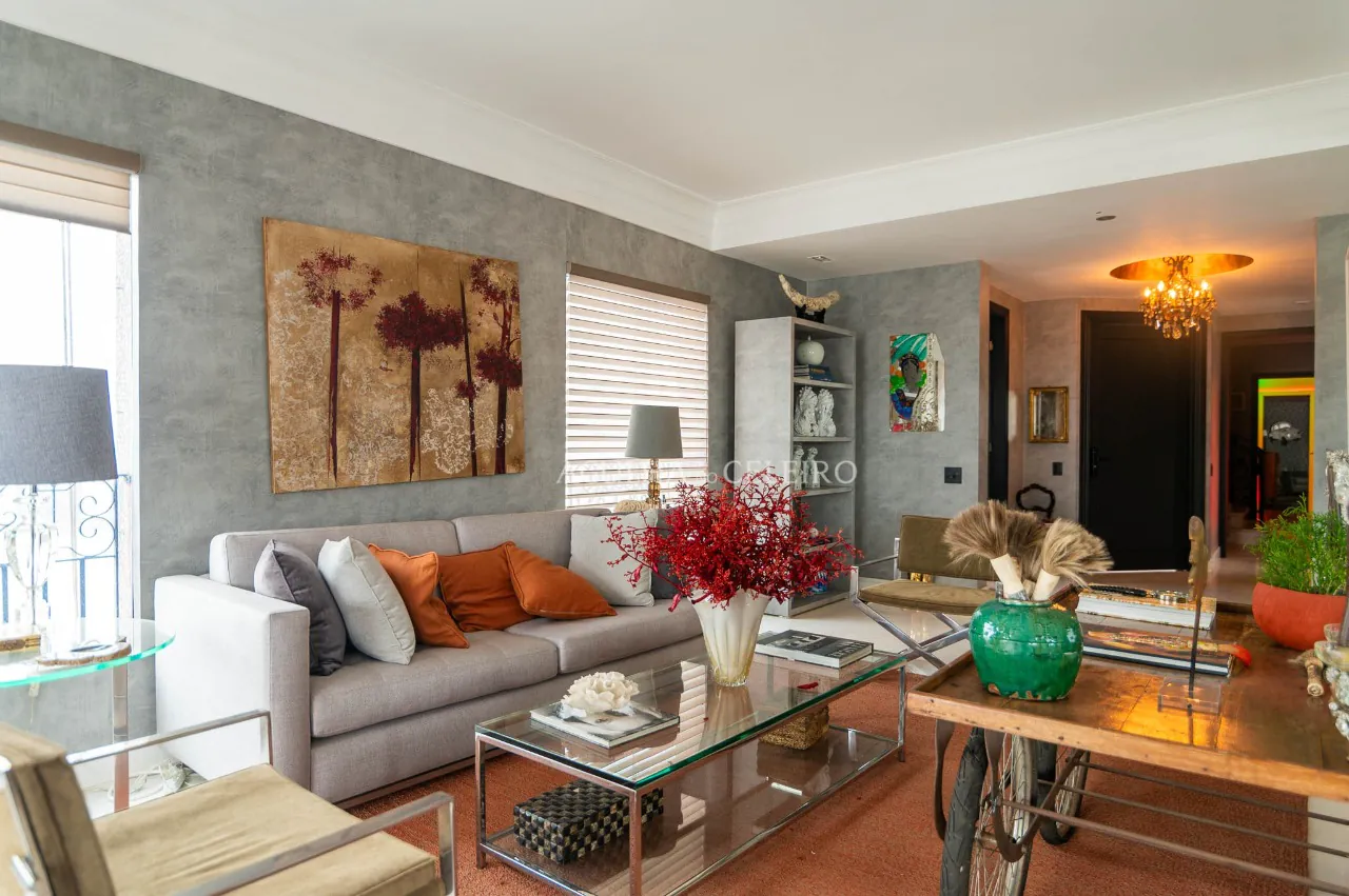 Cobertura deslumbrante em prédio cobiçado, no miolo do Jardim América. – CO0835