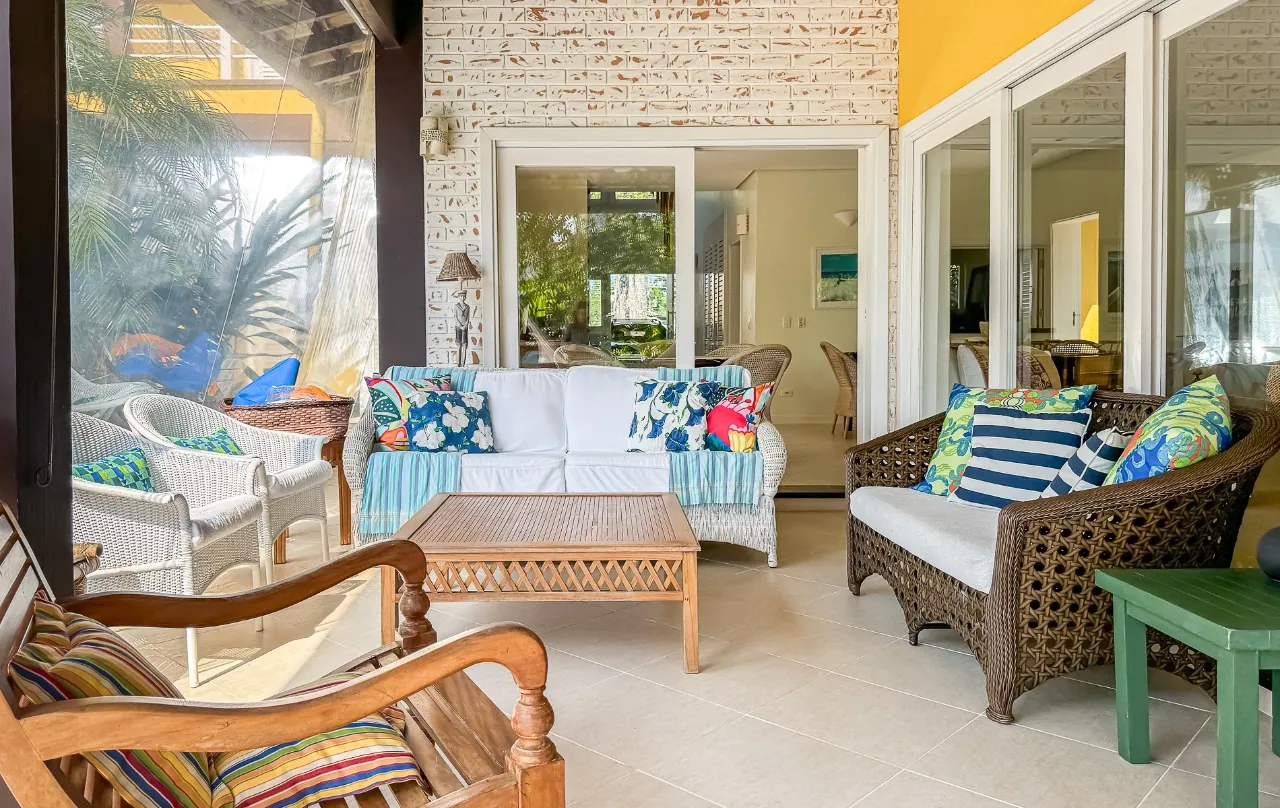 uma-casa-perfeita-na-praia-da-baleia-com-piscina-e-jardim-ha-poucos-passos-da-praia-18220-10