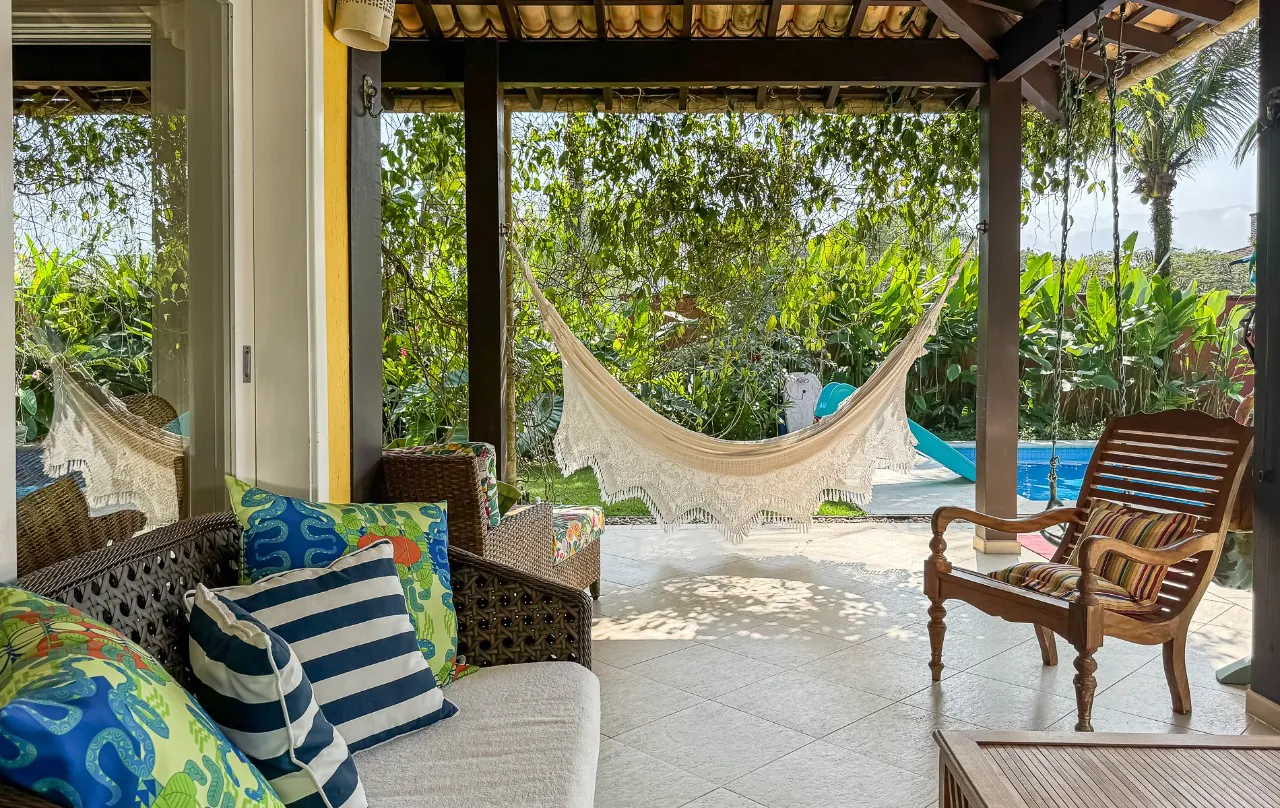 uma-casa-perfeita-na-praia-da-baleia-com-piscina-e-jardim-ha-poucos-passos-da-praia-18220-4