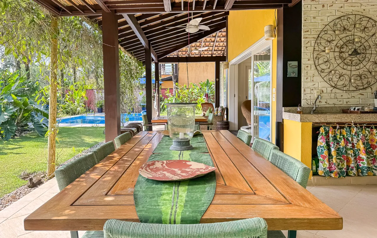 uma-casa-perfeita-na-praia-da-baleia-com-piscina-e-jardim-ha-poucos-passos-da-praia-18220-5