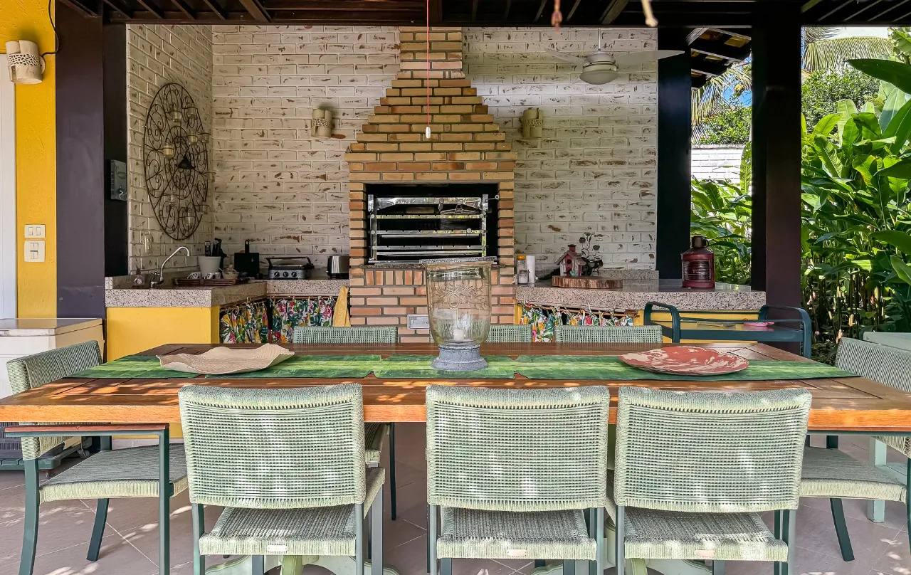 uma-casa-perfeita-na-praia-da-baleia-com-piscina-e-jardim-ha-poucos-passos-da-praia-18220-6