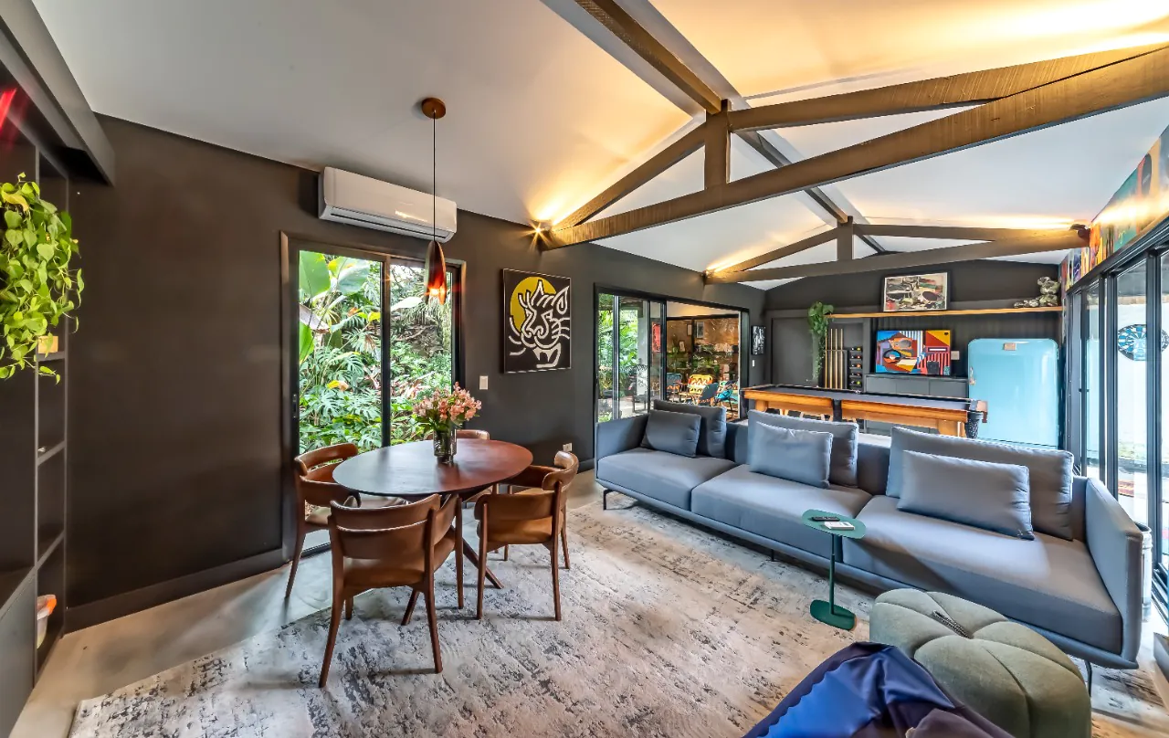 casa-em-alto-de-pinheiros-perfeita-para-relaxar-e-receber-amigos-com-terreno-generoso-e-muito-verde-18352-17