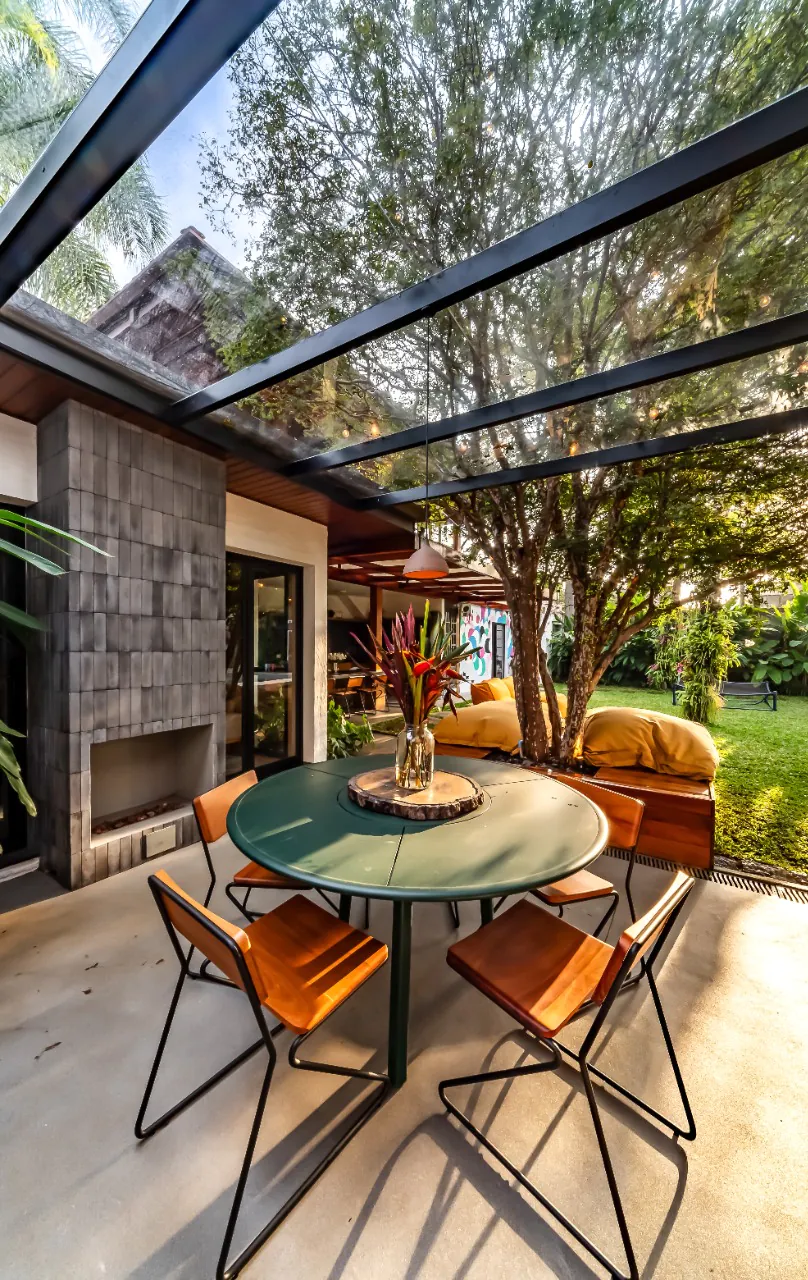 casa-em-alto-de-pinheiros-perfeita-para-relaxar-e-receber-amigos-com-terreno-generoso-e-muito-verde-18352-20