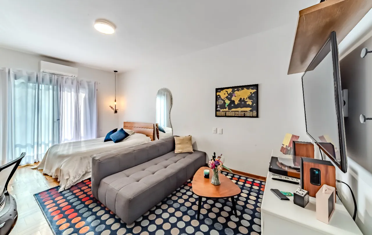 casa-em-alto-de-pinheiros-perfeita-para-relaxar-e-receber-amigos-com-terreno-generoso-e-muito-verde-18352-23