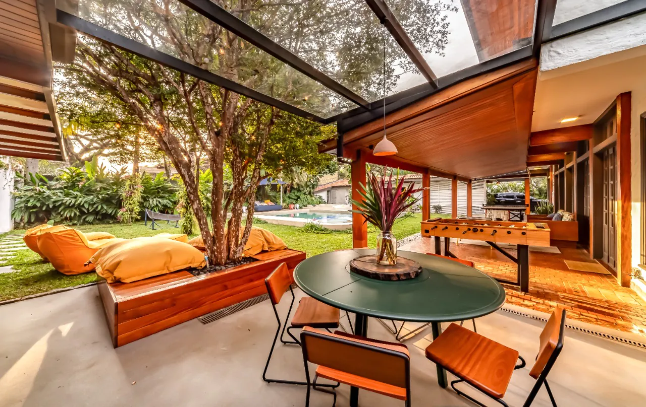 casa-em-alto-de-pinheiros-perfeita-para-relaxar-e-receber-amigos-com-terreno-generoso-e-muito-verde-18352-4